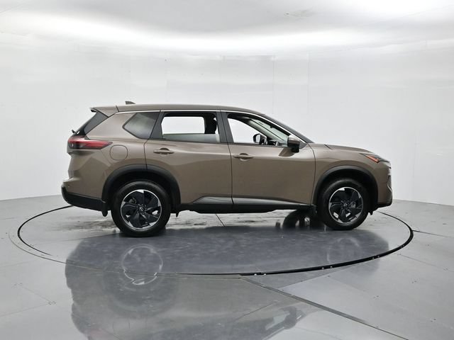 Used 2025 Nissan Rogue SV FWD image 2