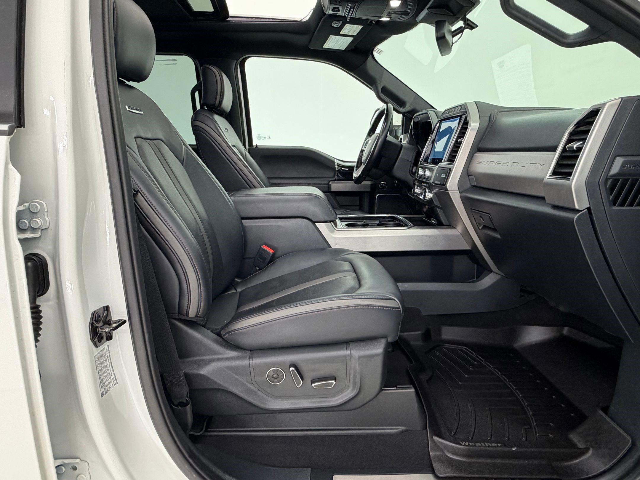 Certified 2022 Ford F450 Platinum w/ FX4 Off-Road Package image 32