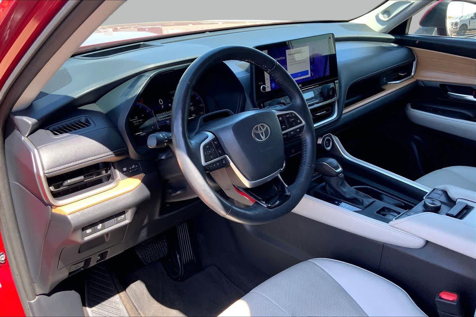 Used 2024 Toyota Grand Highlander AWD image 18