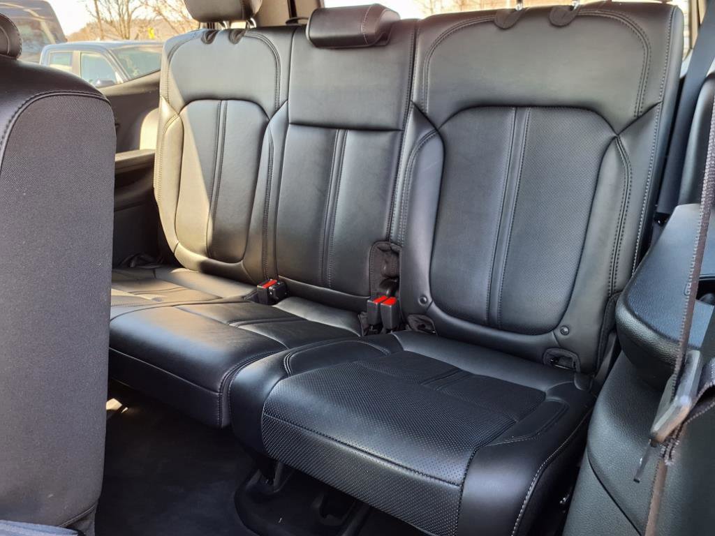 Used 2024 Jeep Wagoneer Series II w/ Flexible Seating Group image 14