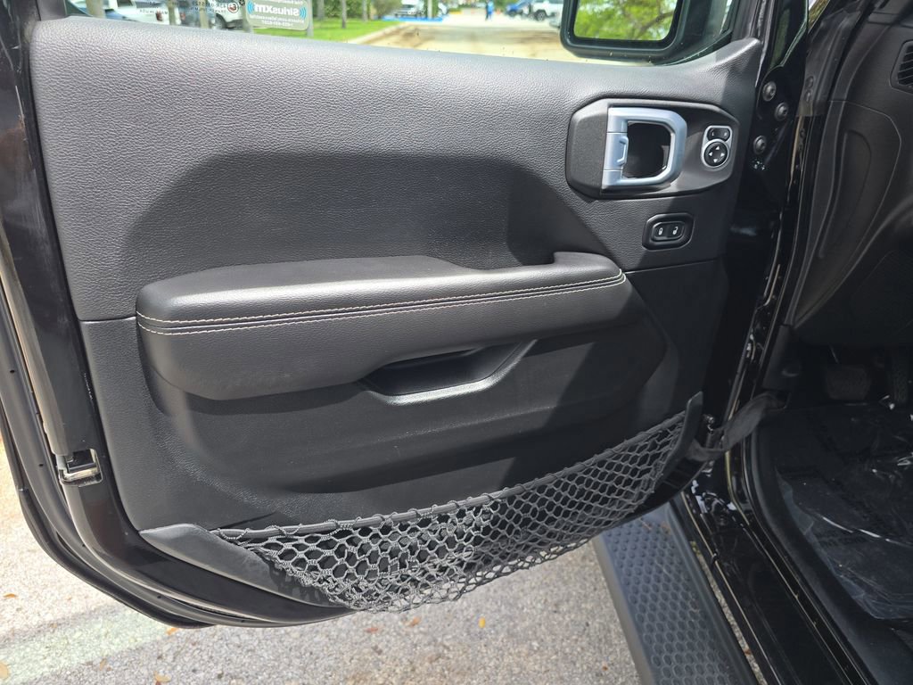 Used 2021 Jeep Wrangler Unlimited Sahara w/ Cold Weather Group image 15