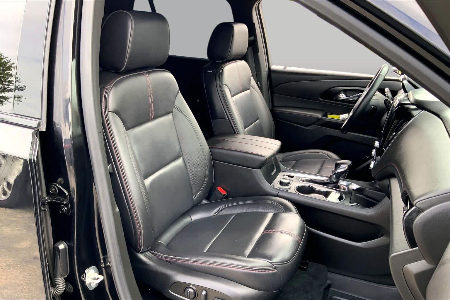 Used 2023 Chevrolet Traverse RS FWD image 9