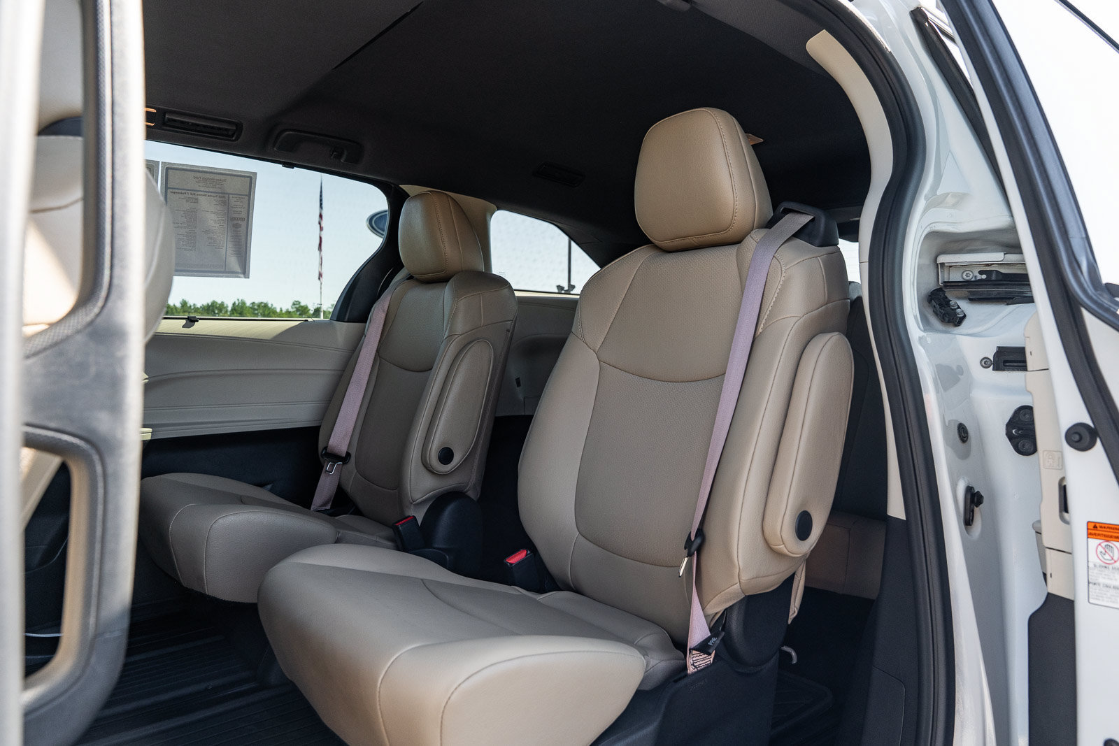 Used 2022 Toyota Sienna XLE FWD image 19