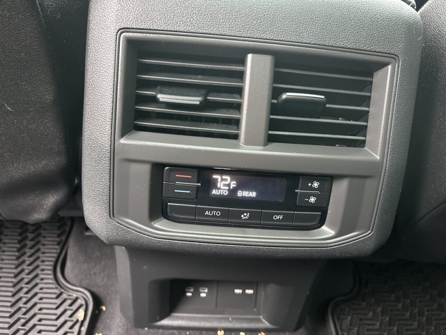 Used 2023 Volkswagen Atlas SEL AWD/4WD image 17