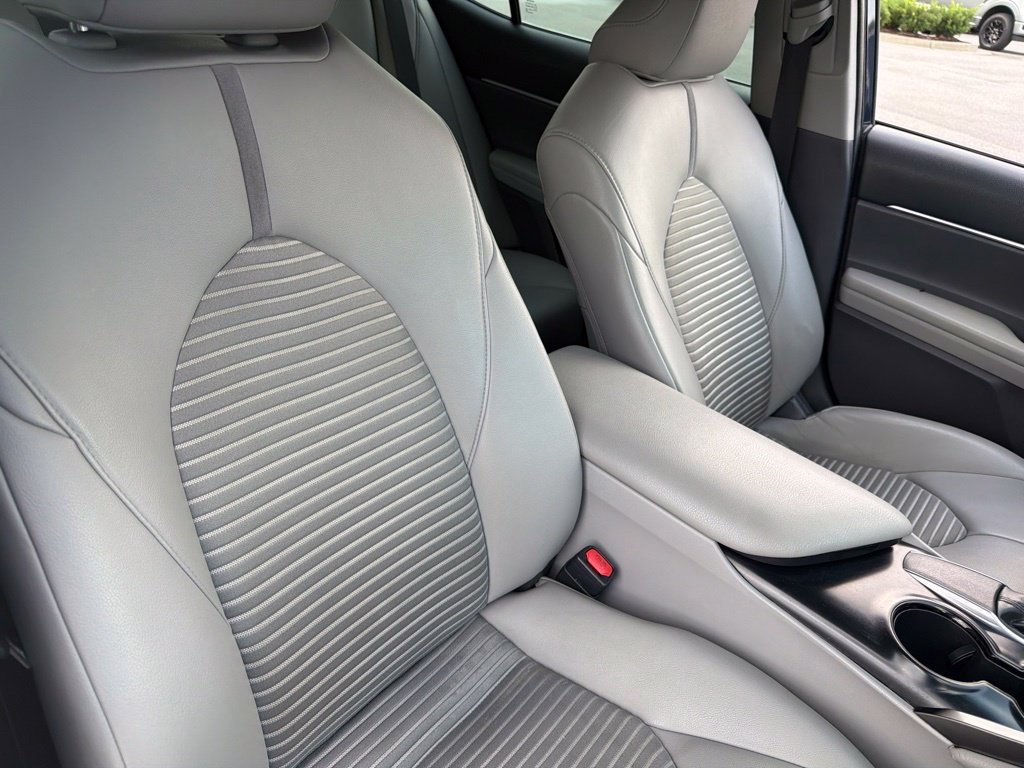Used 2019 Toyota Camry SE w/ Carpet Mat Package FWD image 29