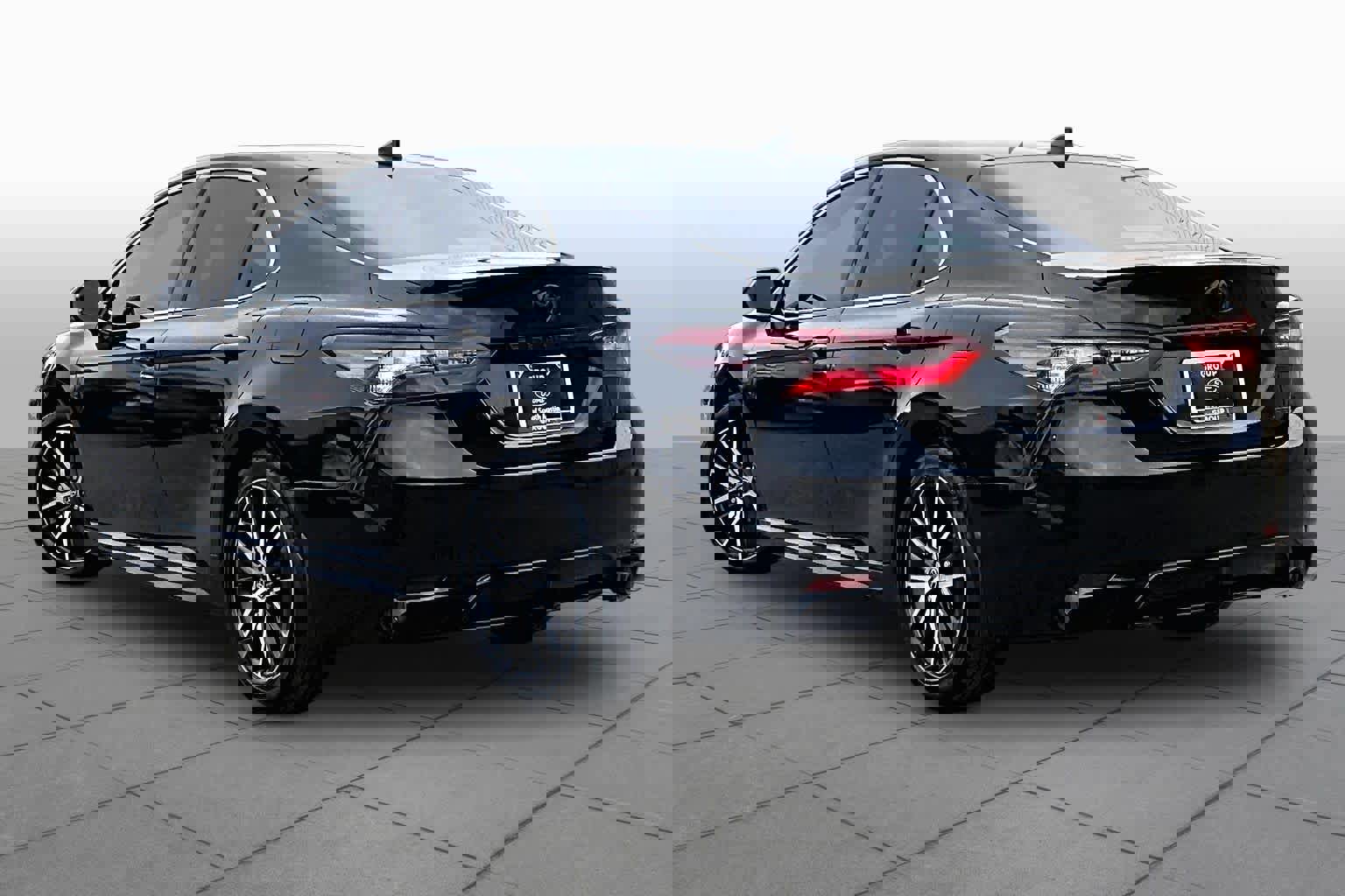 Used 2023 Toyota Camry SE FWD image 4