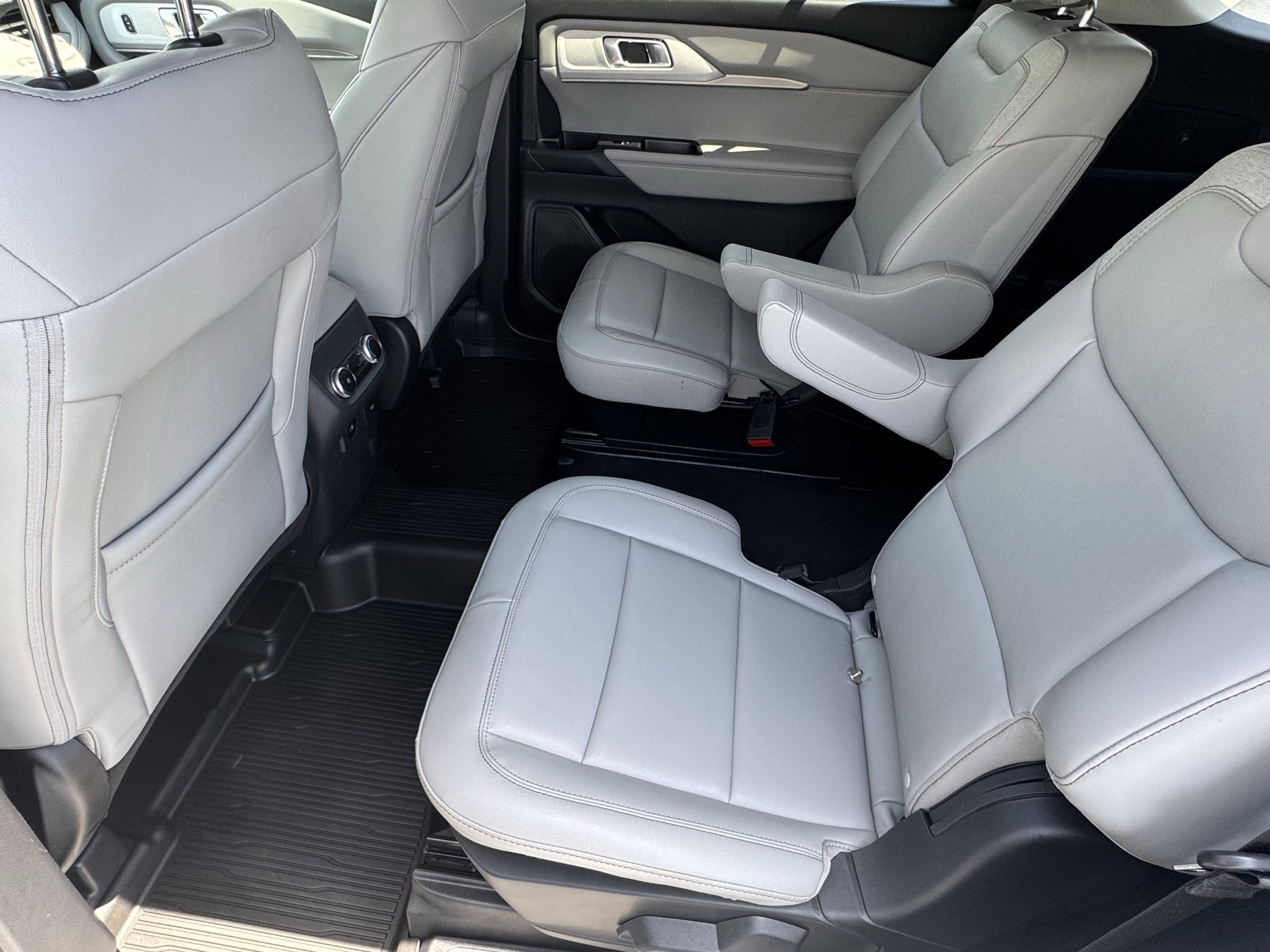Certified 2026 Ford Explorer Active w/ Active Comfort Package RWD image 24