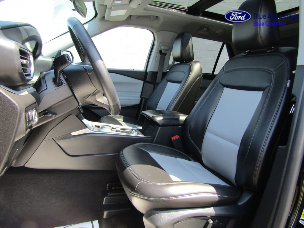 Certified 2023 Ford Explorer XLT w/ Equipment Group 202A AWD/4WD image 3
