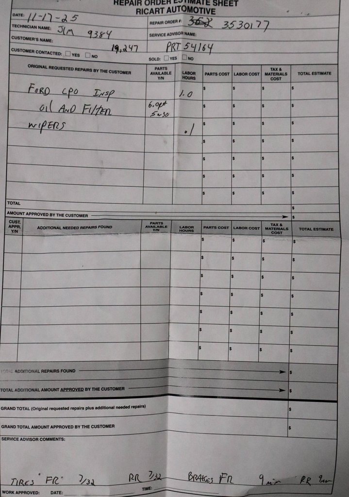 Used 2023 GMC Acadia SLT w/ Preferred Package image 12