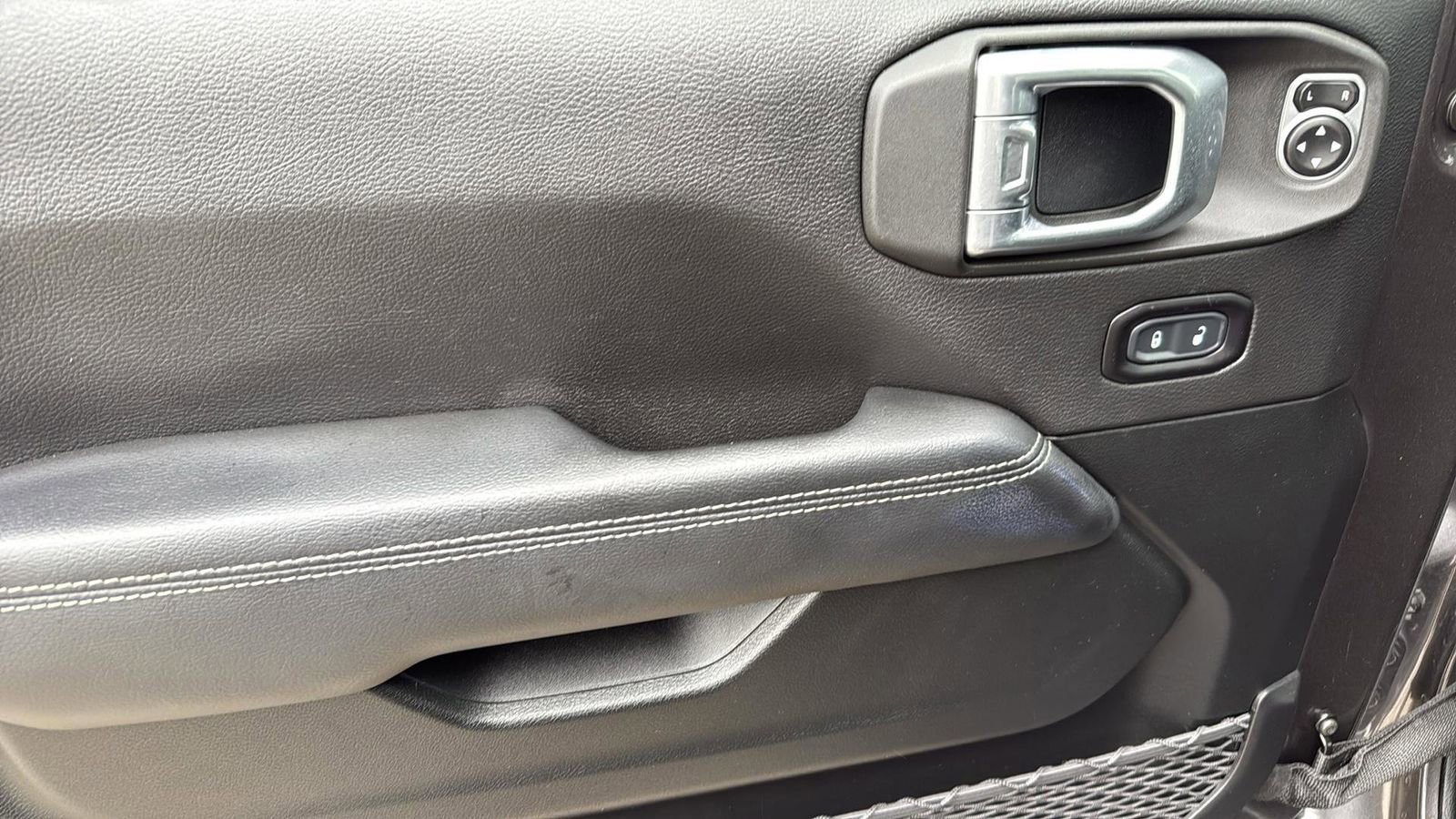 Used 2020 Jeep Wrangler Unlimited Sahara image 12