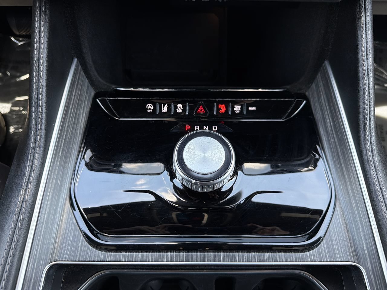 Used 2024 Jeep Wagoneer L Series II RWD image 26