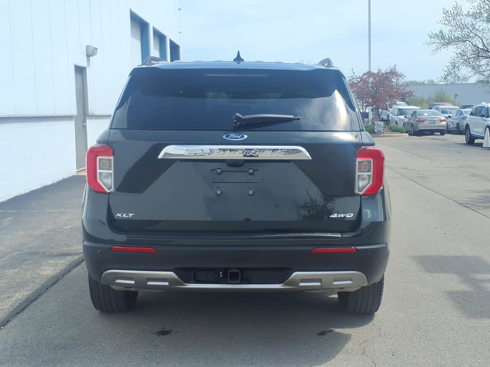 Certified 2023 Ford Explorer XLT w/ Equipment Group 202A AWD/4WD image 3