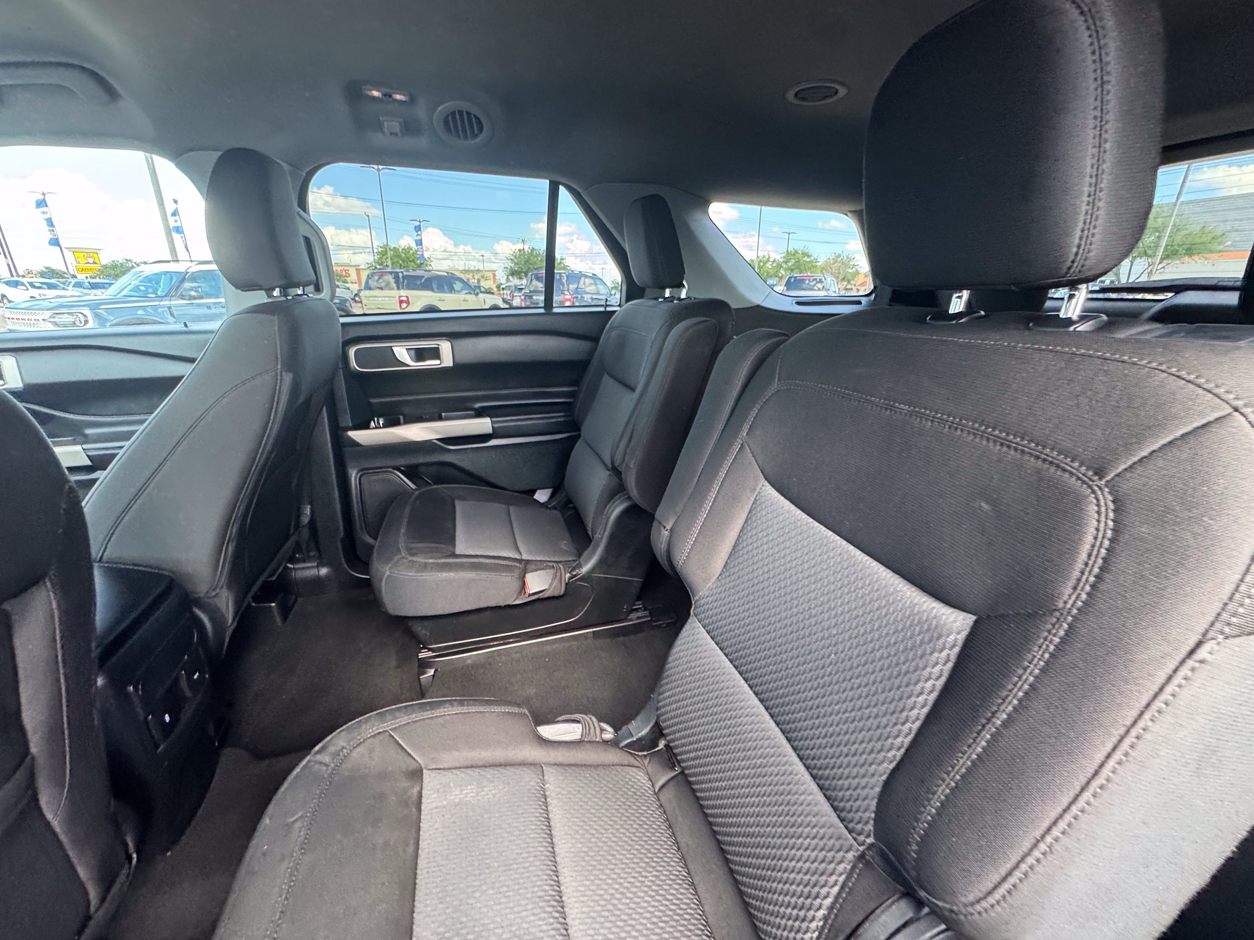 Certified 2024 Ford Explorer XLT RWD image 24