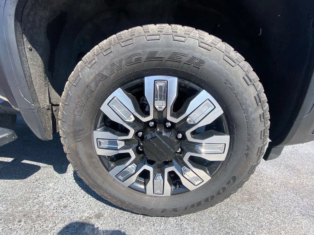 Used 2025 GMC Sierra 2500 Denali w/ Technology Package AWD/4WD image 32