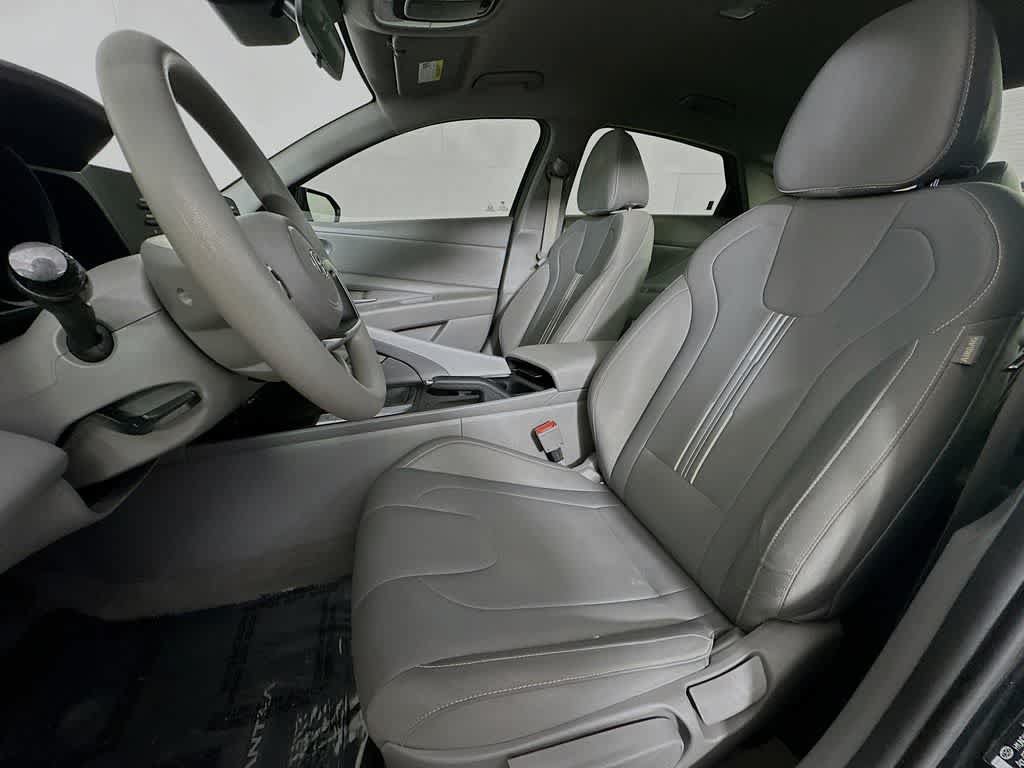 Used 2022 Hyundai Elantra SEL FWD image 11