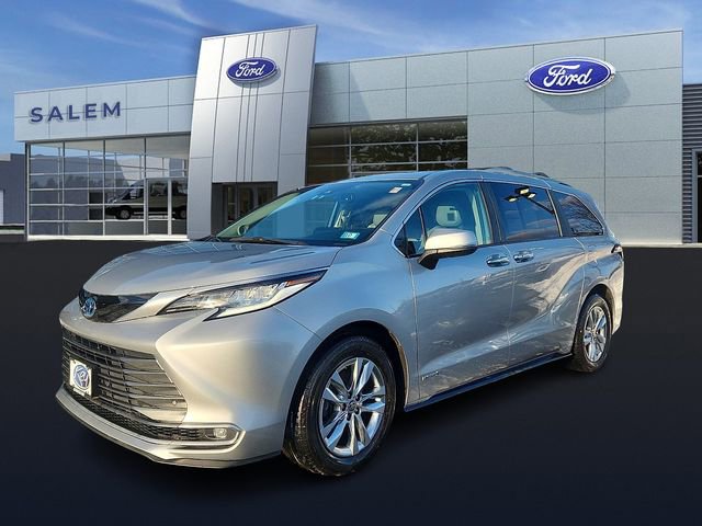 Used 2021 Toyota Sienna Limited image 6