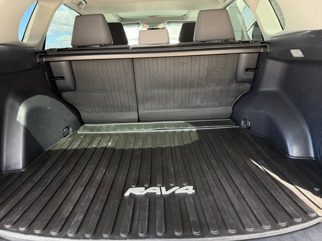 Used 2021 Toyota RAV4 XLE w/ Convenience Package image 18