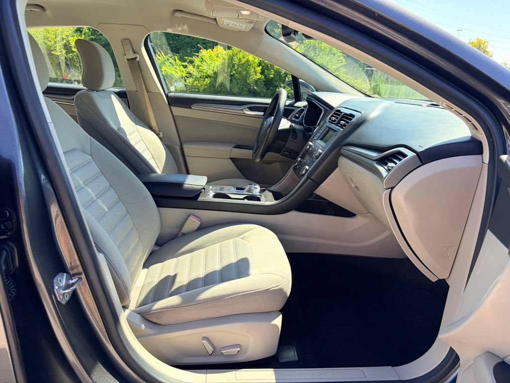 Certified 2017 Ford Fusion SE FWD image 22