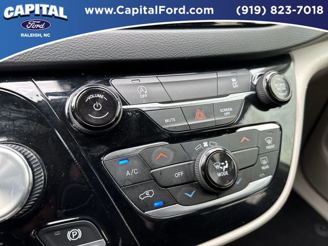 Used 2023 Chrysler Voyager LX FWD image 29