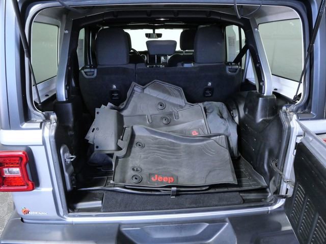 Used 2018 Jeep Wrangler Unlimited Sahara AWD/4WD image 9