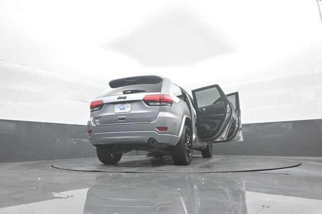 Used 2020 Jeep Grand Cherokee Altitude AWD/4WD image 46