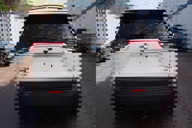 Used 2022 Toyota RAV4 XLE image 4