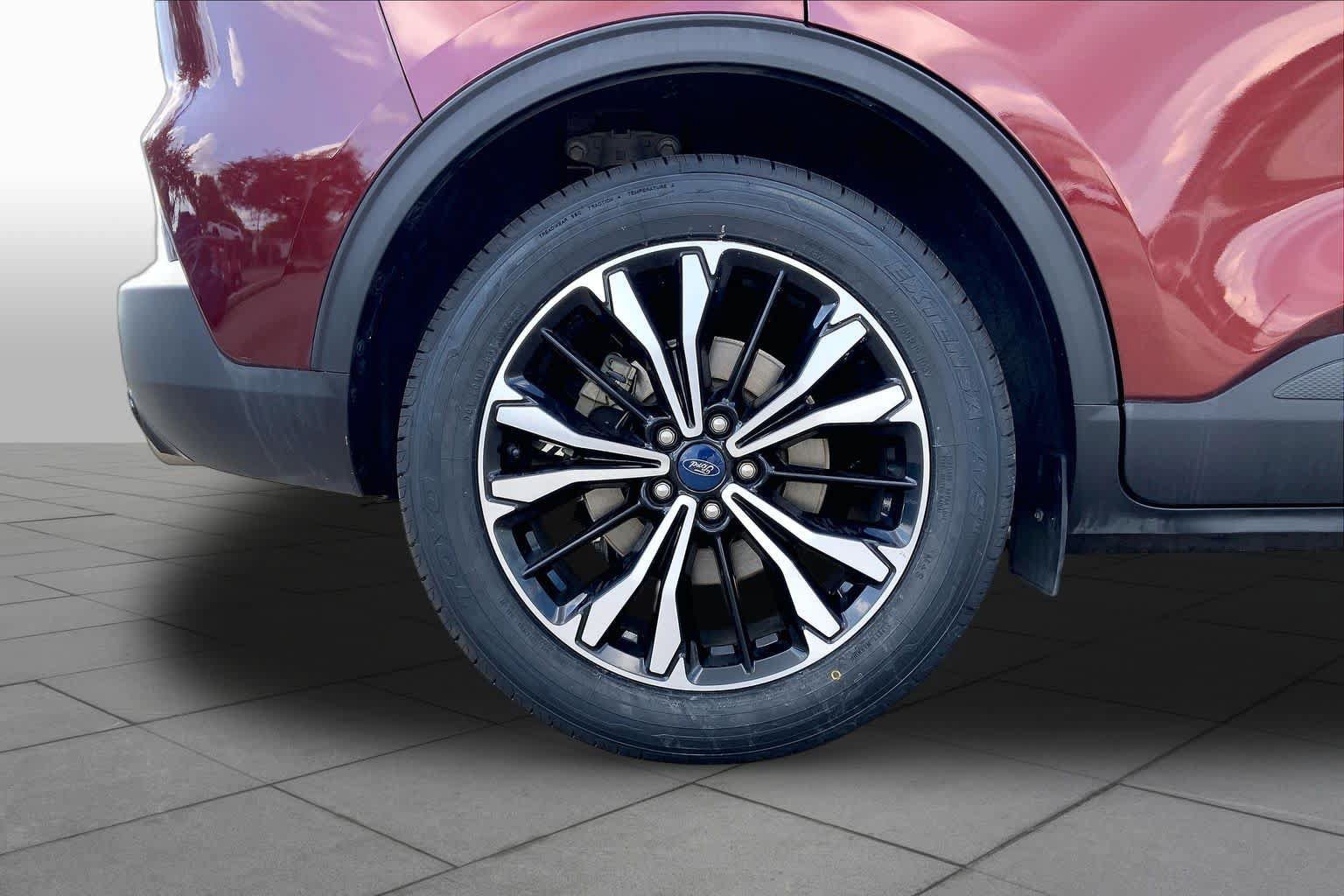 Certified 2021 Ford Escape SE w/ SE Sport Appearance Package FWD image 10