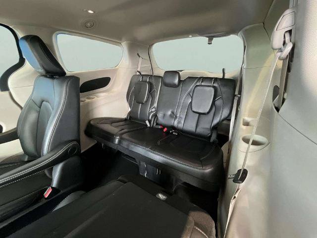 Used 2024 Chrysler Pacifica Limited FWD image 19