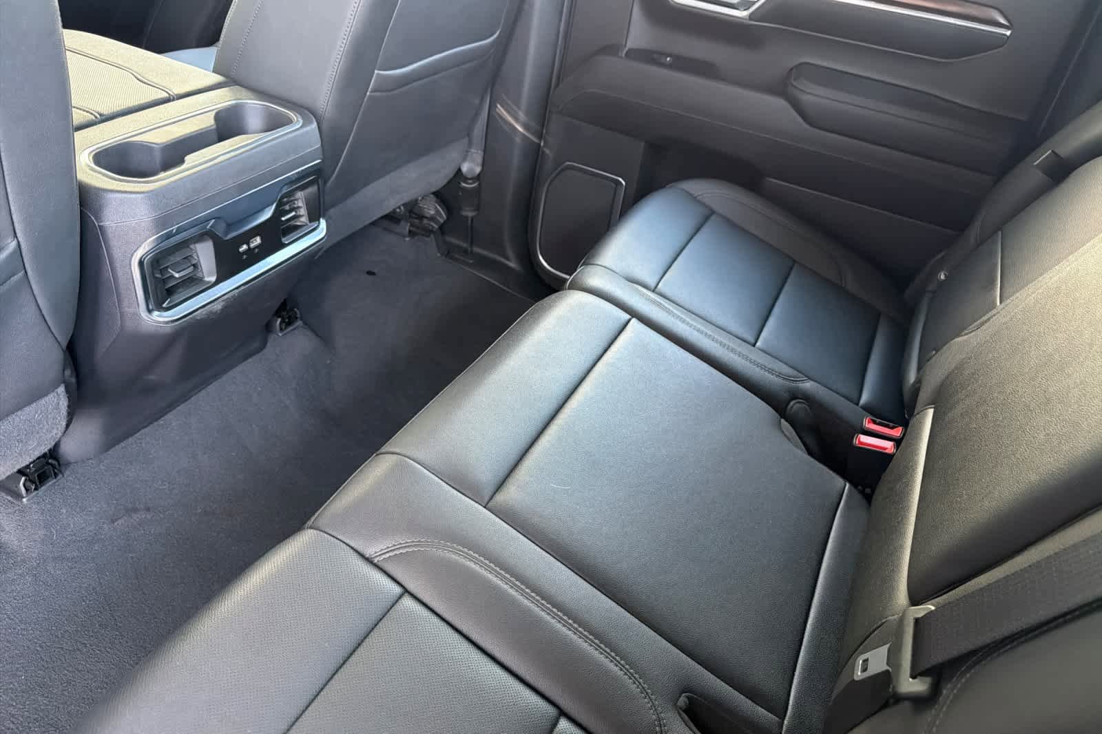 Used 2023 GMC Sierra 1500 SLT w/ SLT Premium Package AWD/4WD image 4