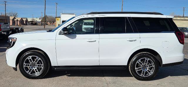 Certified 2025 Ford Expedition Active AWD/4WD image 2