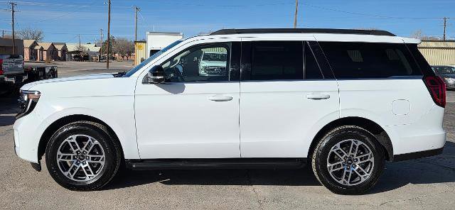 Certified 2025 Ford Expedition Active AWD/4WD image 2