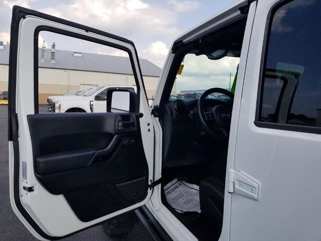 Used 2017 Jeep Wrangler Unlimited Sahara AWD/4WD image 11