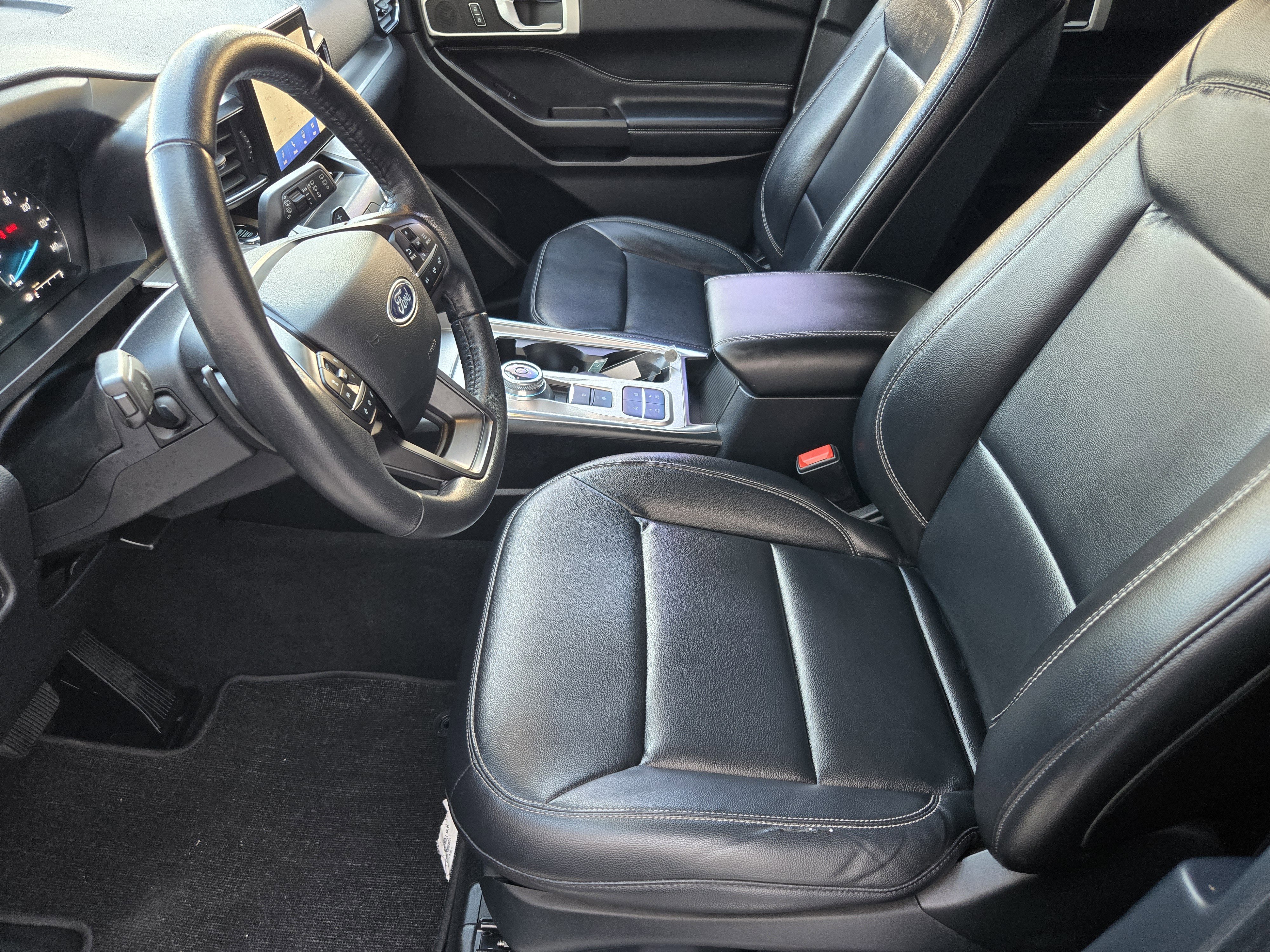 Certified 2020 Ford Explorer XLT w/ Equipment Group 202A image 8