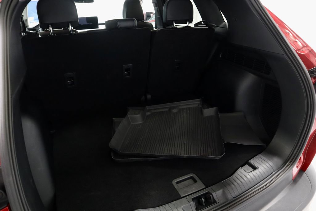 Certified 2025 Ford Escape Platinum w/ Class II Trailer Tow Package AWD/4WD image 16