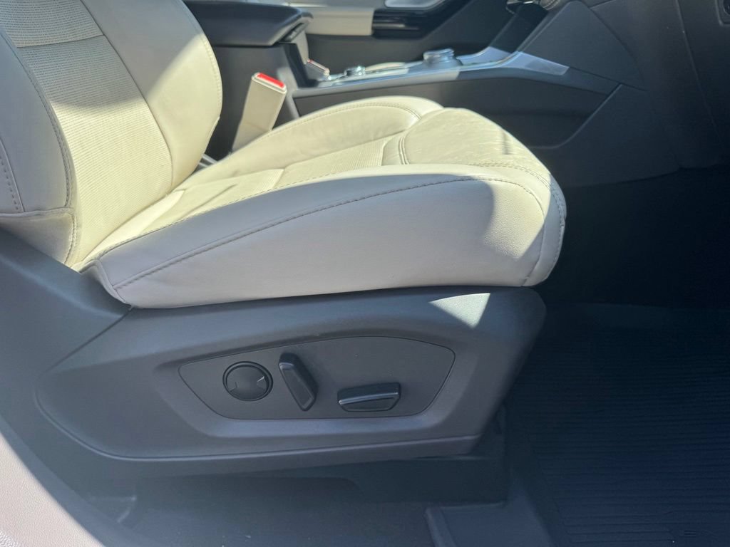 Certified 2023 Ford Explorer Platinum w/ Technology Package AWD/4WD image 19