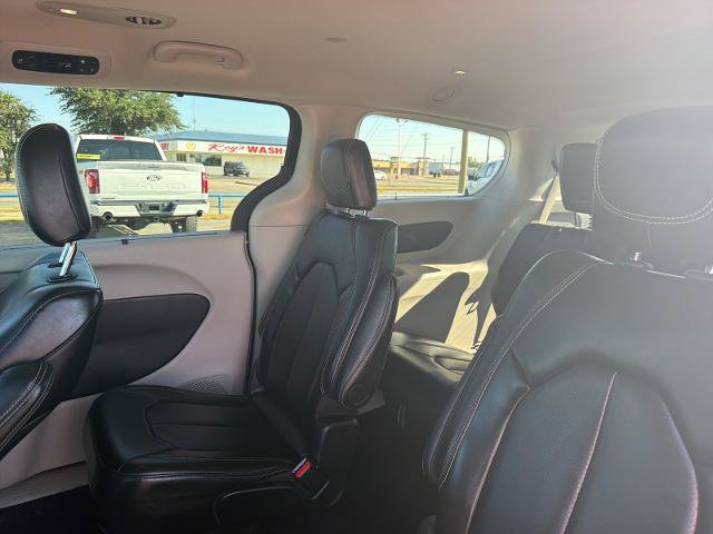 Used 2024 Chrysler Pacifica Touring-L FWD image 32