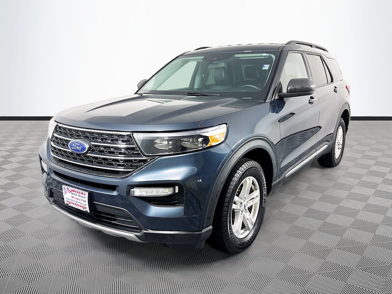 Certified 2022 Ford Explorer XLT w/ Equipment Group 202A AWD/4WD image 3