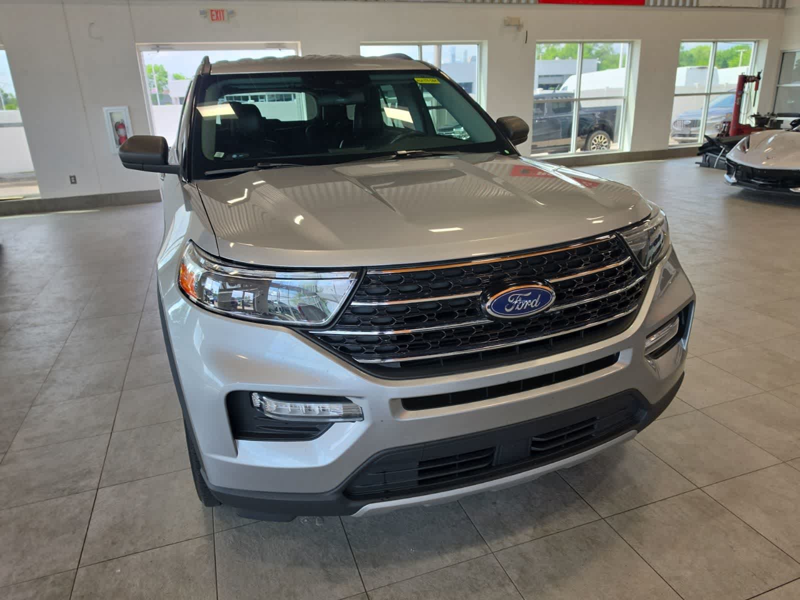 Certified 2021 Ford Explorer XLT w/ Equipment Group 202A AWD/4WD image 4