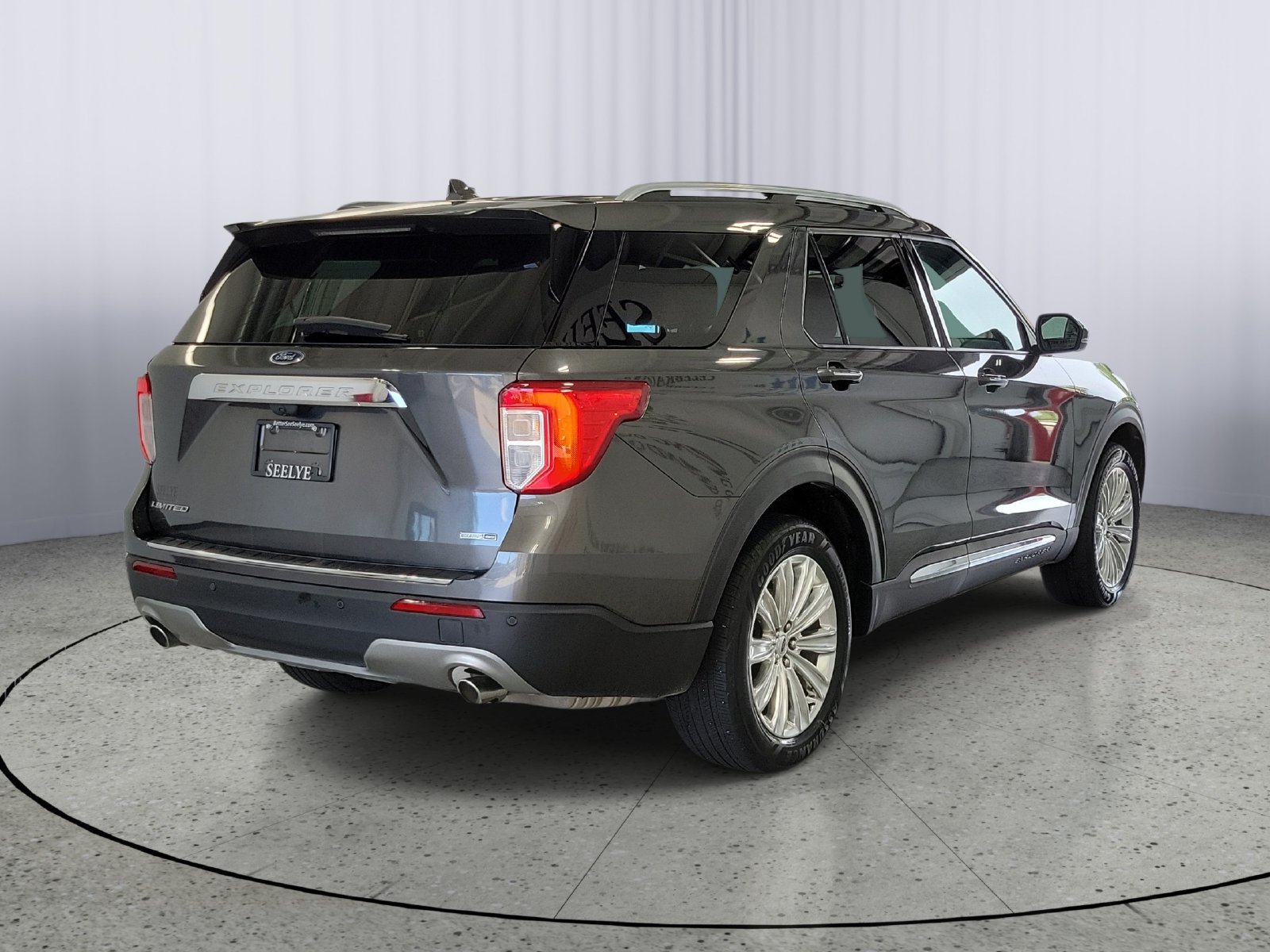 Certified 2020 Ford Explorer Limited AWD/4WD image 2
