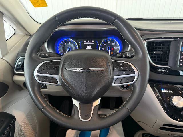 Used 2023 Chrysler Voyager LX FWD image 15