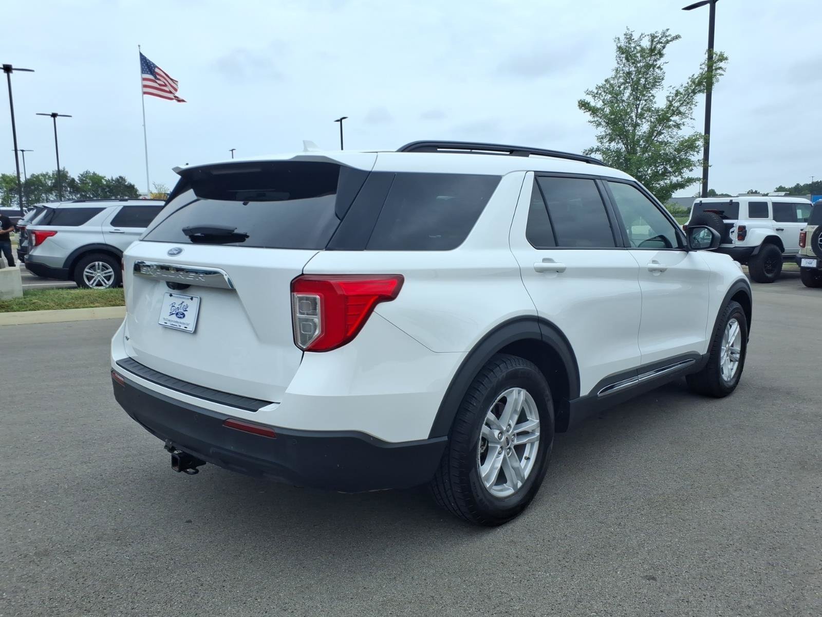 Certified 2020 Ford Explorer XLT RWD image 3