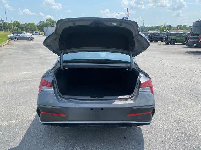 Used 2025 Hyundai Elantra SEL FWD image 9