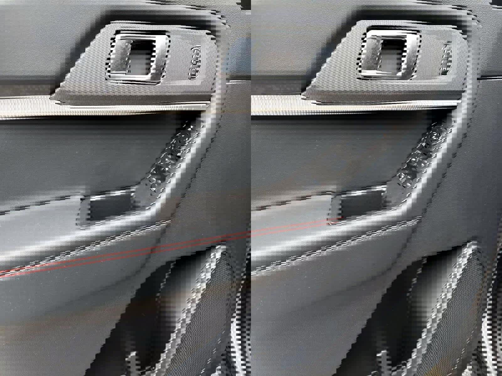 Certified 2025 Ford Explorer ST-Line w/ ST-Line Street Pack image 17