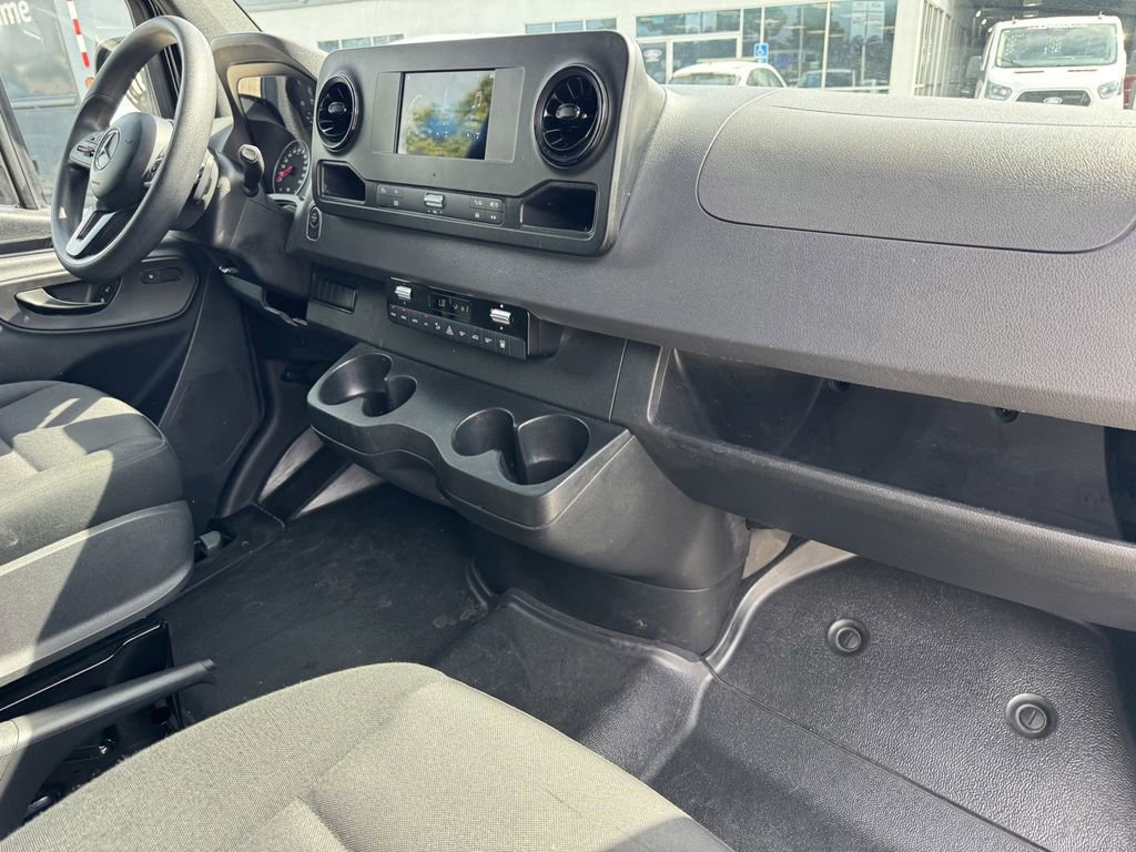Used 2024 Mercedes-Benz Sprinter 2500 image 7