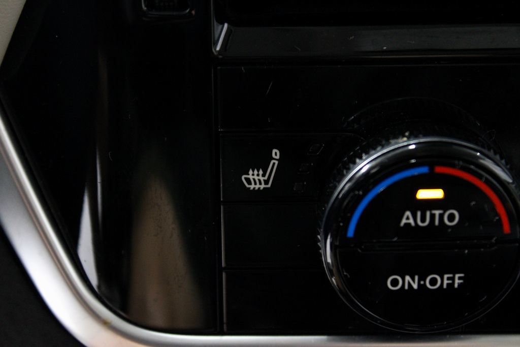 Used 2025 Nissan Rogue SL AWD/4WD image 5