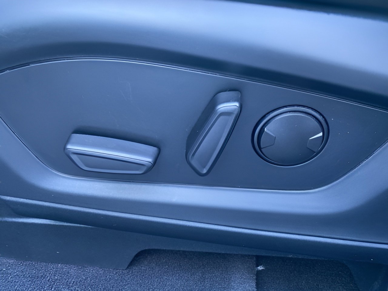 Certified 2023 Ford Explorer XLT w/ Class IV Trailer Tow Package image 10