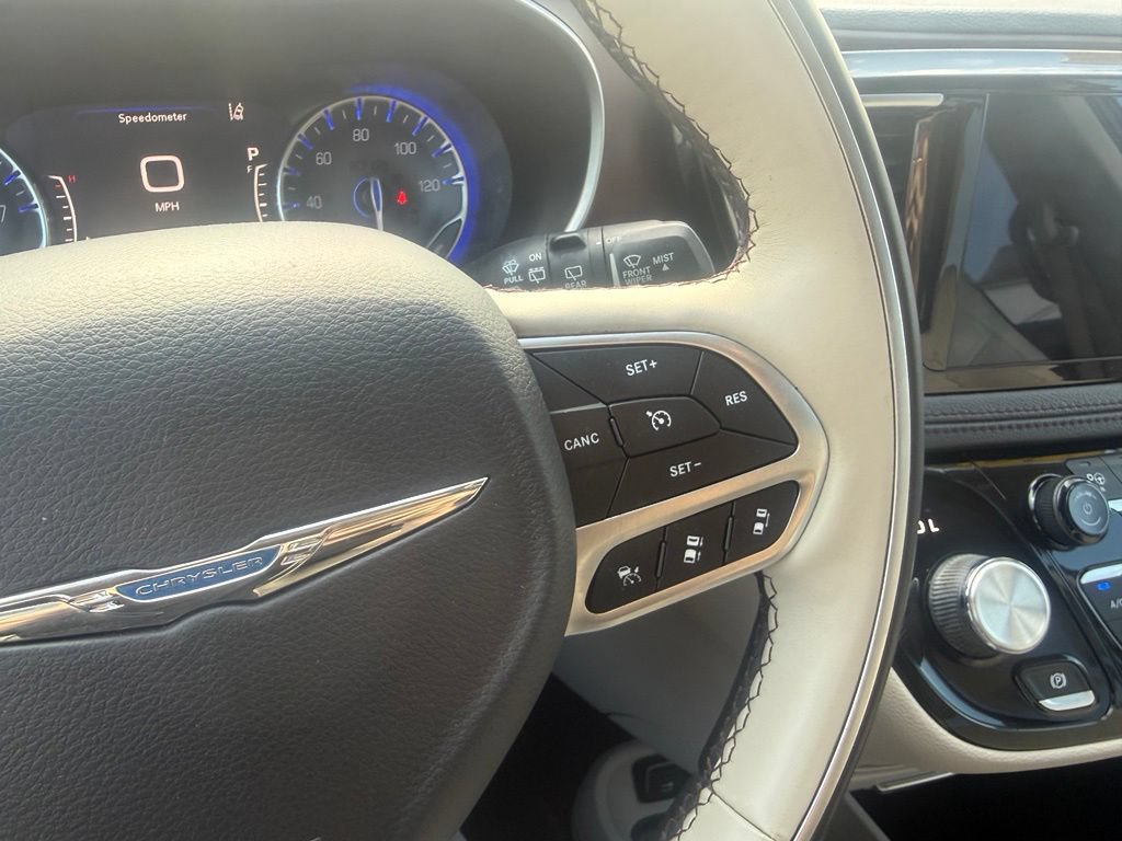 Used 2018 Chrysler Pacifica Limited w/ Advanced Safetytec Group FWD image 22
