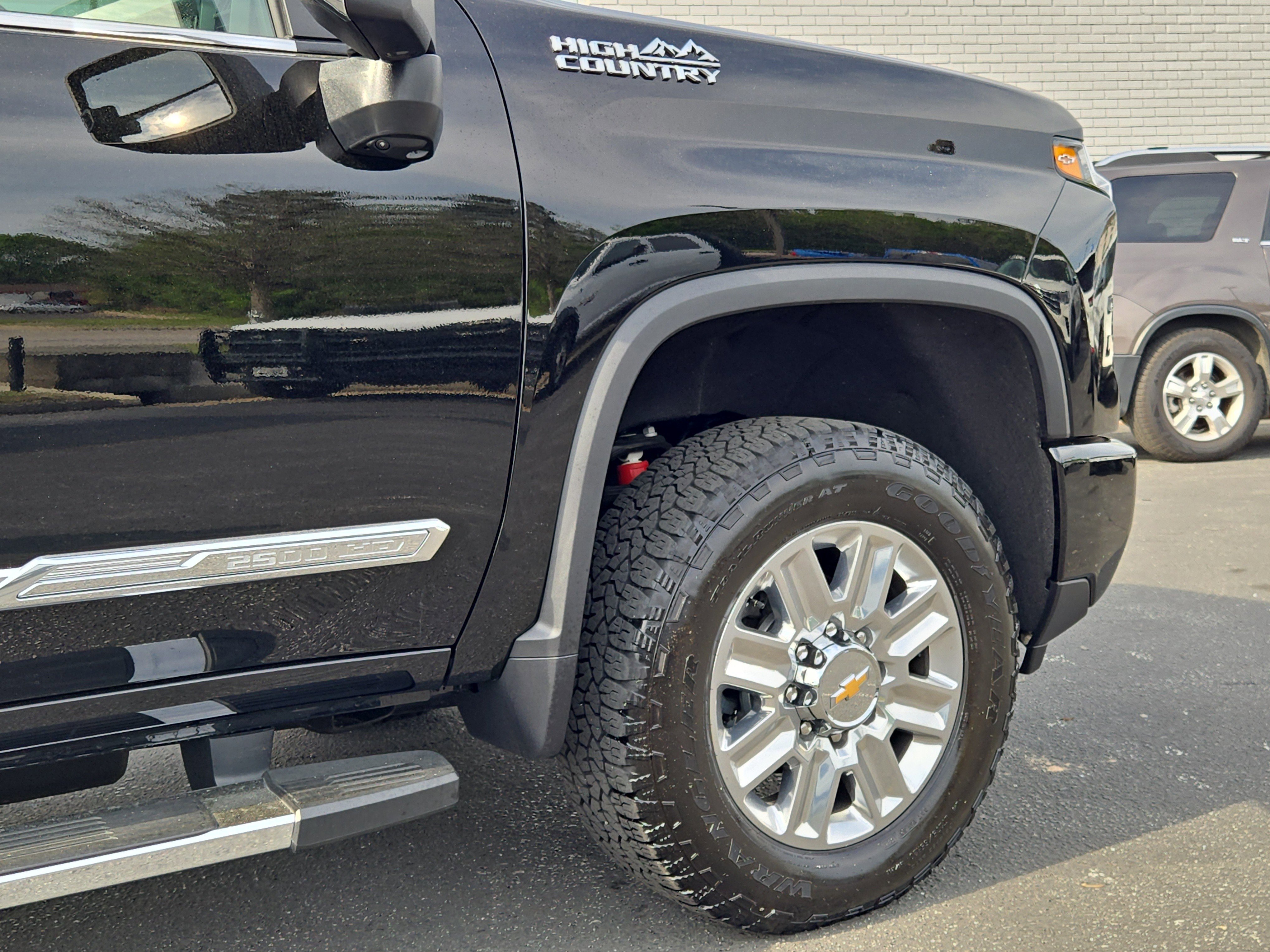 Used 2025 Chevrolet Silverado 2500 High Country w/ Technology Package image 13