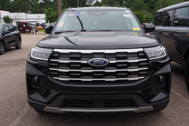 Certified 2025 Ford Explorer Active w/ Active Comfort Package AWD/4WD image 3