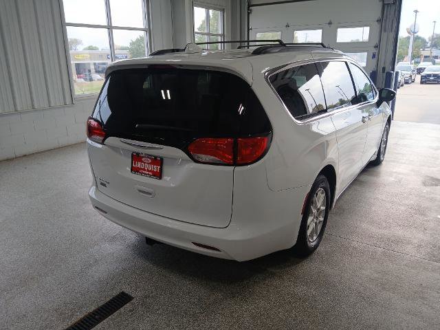Used 2020 Chrysler Voyager Lxi image 5